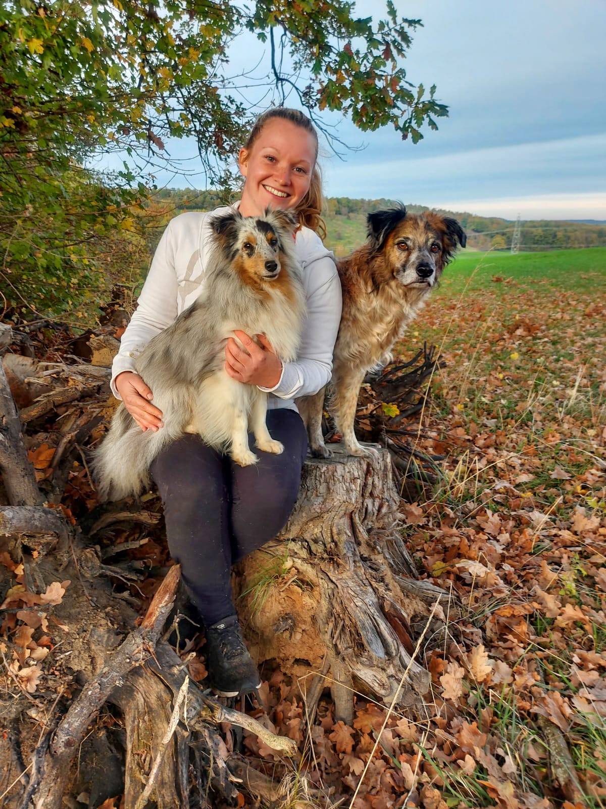 Janine Fröhlich mit Ihren beiden Hunden Spike und Milou